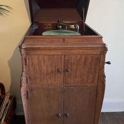 1920’s Victrola Record Player