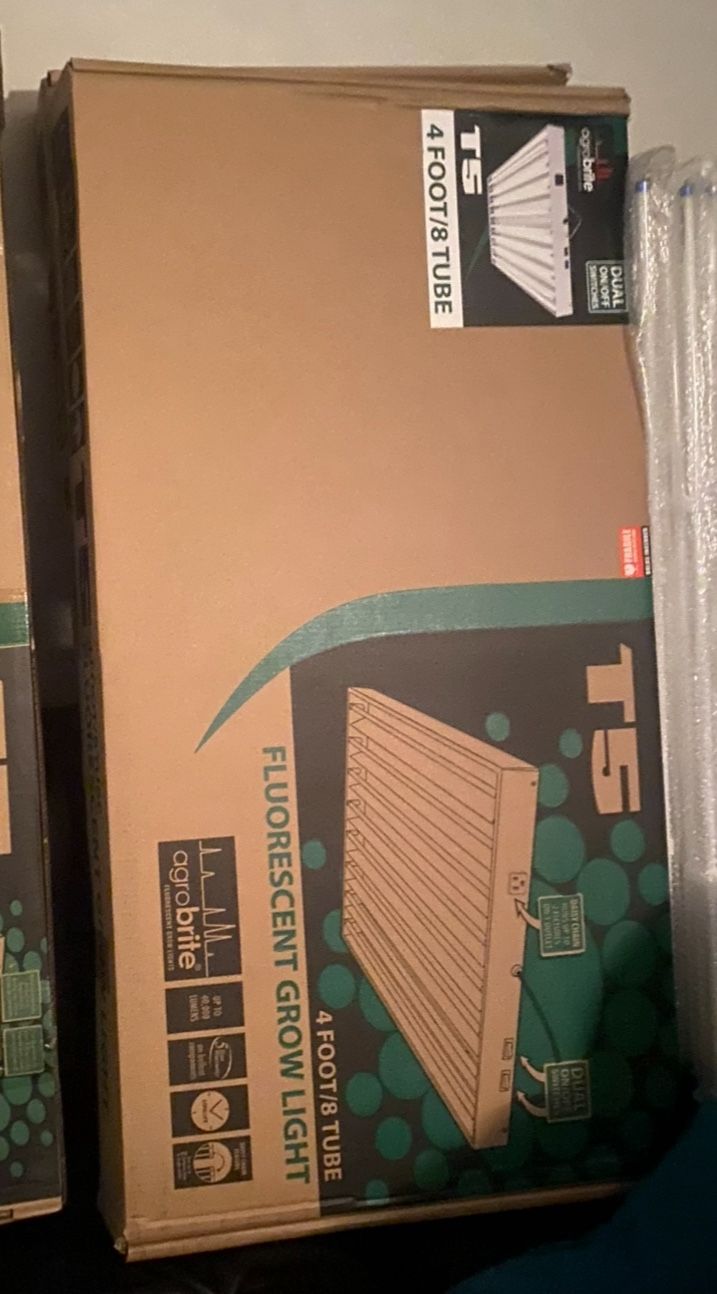fluorescent grow light