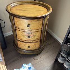 End Table Green Yellow With Flowers. 