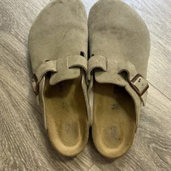 Birkenstocks  11 (44)