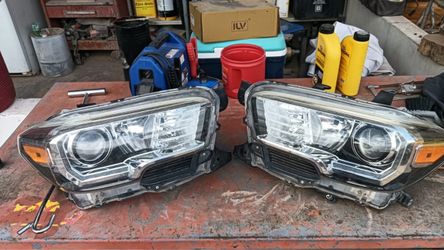 2016-2020 Toyota Tacoma headlights