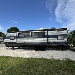 2021 Grey wolf Cherokee Camper