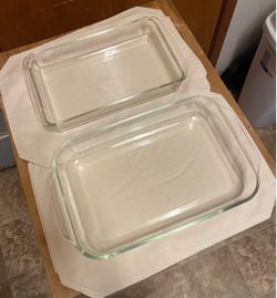 Glass Baking Pyrex Ware, Rectangular, In Good Condition. Approximate Dimensions : 13”x9” and 12”x7”. $10 each or $15 for Both.