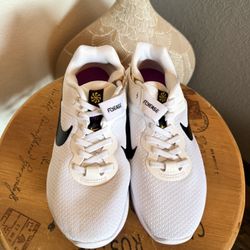 Nike Revolution 6 FlyEase Next Nature Sz 5 1/2