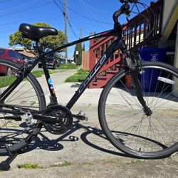 Nice Hybrid Bike Medium Size 
Great Condition Ready to Ride 