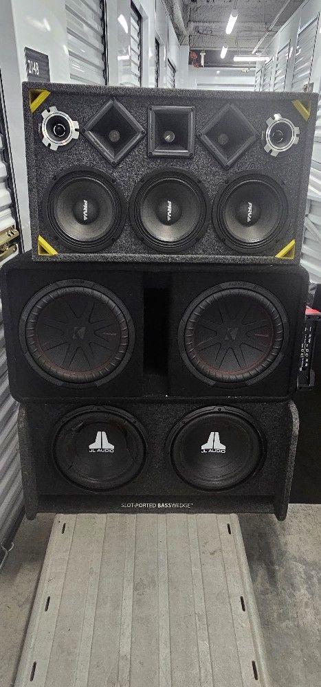 Subs & Chuchero 