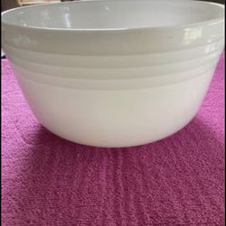 Vintage Milk Glass Pyrex Mixing Bowl 22.