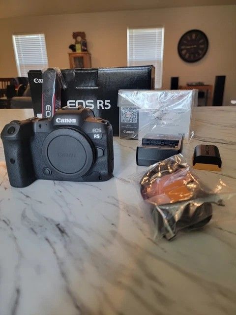 Canon Eos R5 Mirrorless Camera