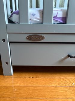Graco Baby Crib with Storage Drawer