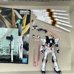 Gunpla Gundam RX-93 Nu Gundam RG 1/144 Bandai