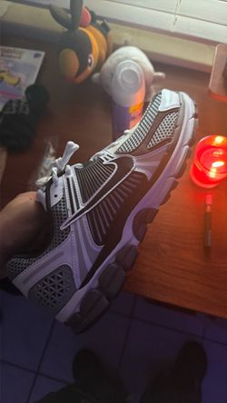 Nike Shoes (Nike Vomero 5) Size 10usa