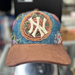 New York Yankees Jacquard made fabric Floral SnapBack Hat Brown Suede Visor