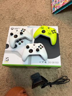 Microsoft Xbox Series S 512GB + 3 Controllers + Charging Dock – Like New