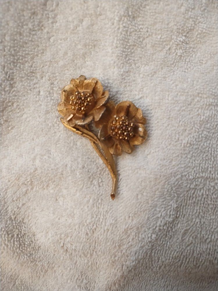 Lovely Vintage Flower Brooch Brushed Gold Tone