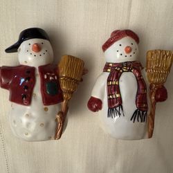 Sakura Collectible Hand Painted Ceramic Snowman Salt & Pepper Shaker Set