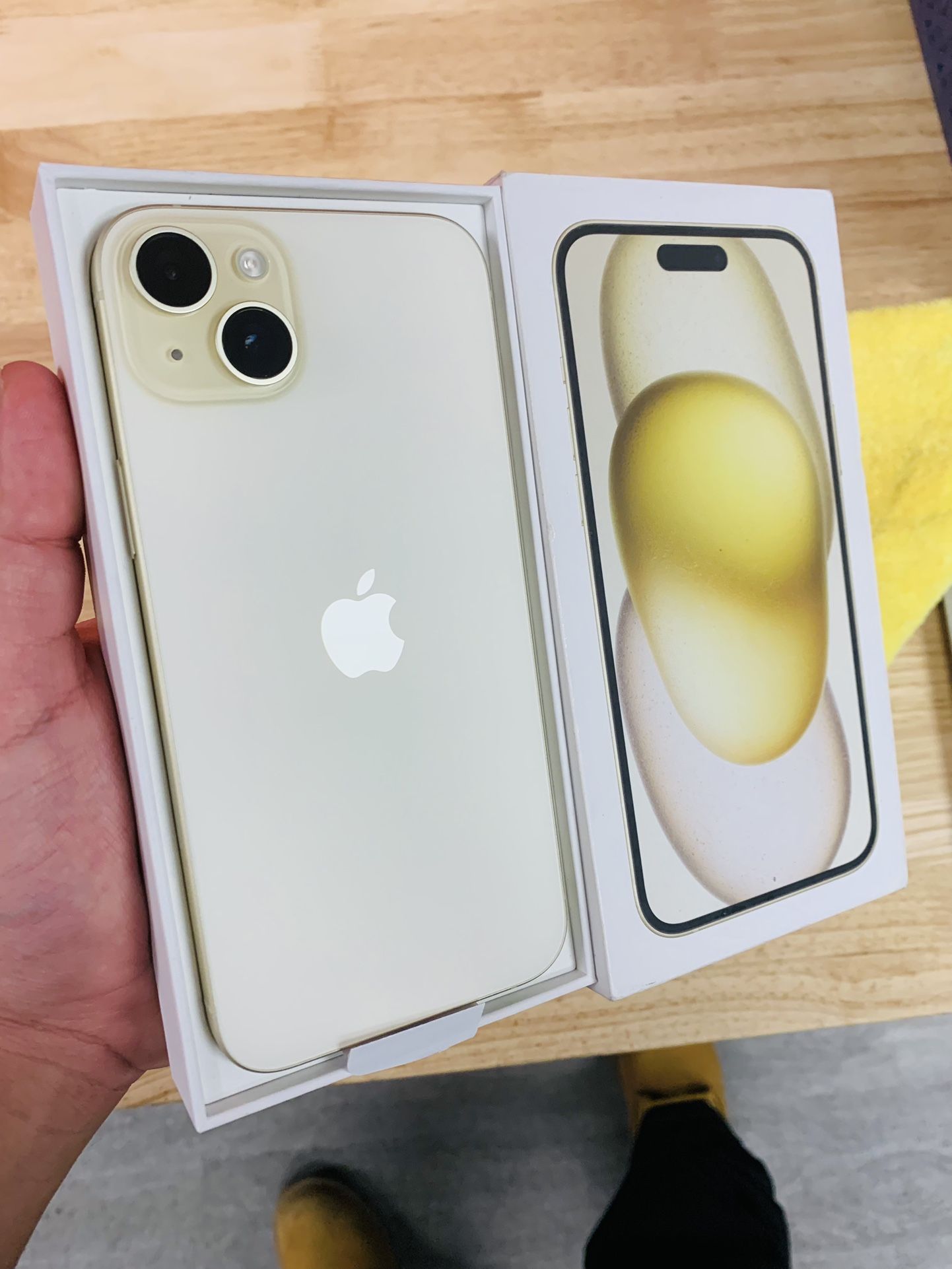 iPhone 15 Plus Yellow 128gb Unlocked $50 Down