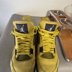 Jordan 4 lightning size 11