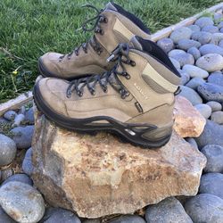 Women’s Lowa Hiking Boots 9.5