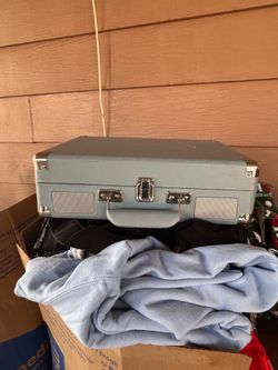 Crosley record player (HAS BLUETOOTH)