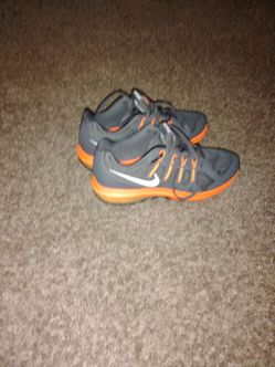 Youth Nike 6.5 gray orange