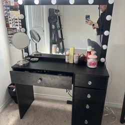 Black Vanity W Stool In Great Condition 