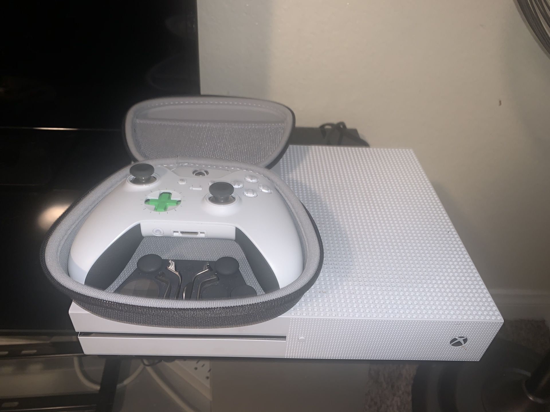 XBOX one S with Elite controller and Turtle beach headset
