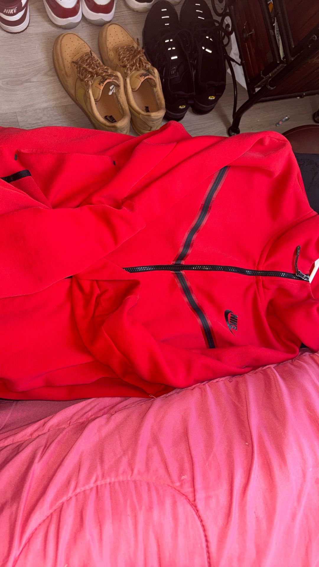 Red Nike Tech