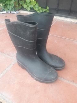 Boots size 8