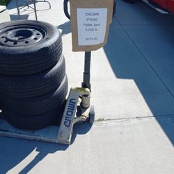 Crown PTH50 Pallet Jack