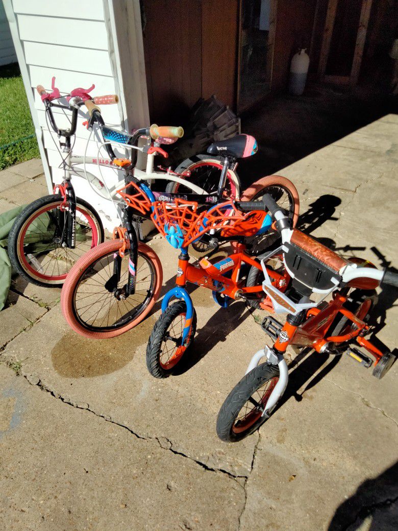 $60 OBO All Bikes 2-adult Kids 2-smaller Kids All Work Good Ready To Go 