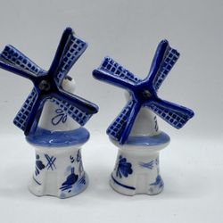 Vintage Delft Blue Windmill Salt and Pepper Shakers – Spinning Blades