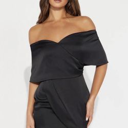 1x Black Off Shoulder Dress