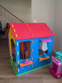 Jams build fun Kids foam house. Almost new. Barely used