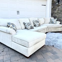 Havertys Beige Sectional  sofa 