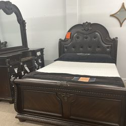 Luxury Solid Wood Queen Bed Dresser And Mirror 