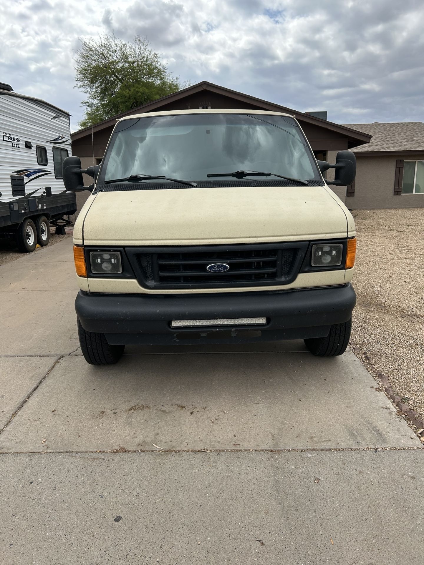 2005 Ford E-250