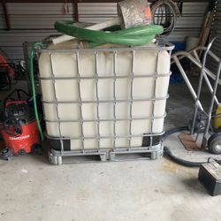 250 Gallon Water Tank 