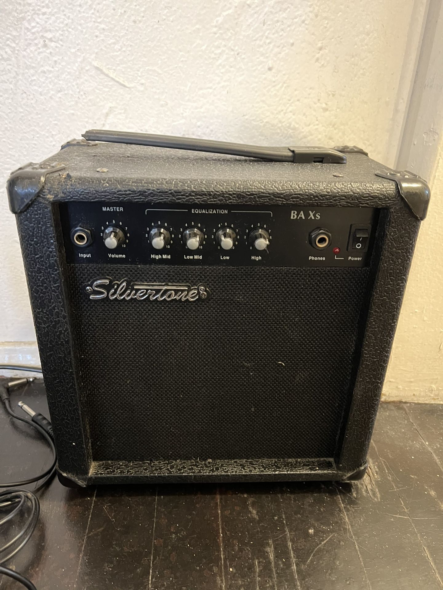 Silvertone BA Xs Bass Guitar Combo Amplifier