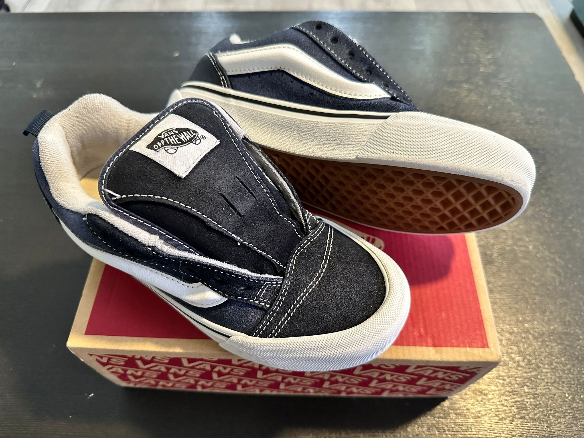 Vans Knu School