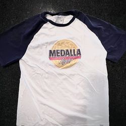 Medalla Men Tshirt Large