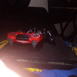 Ps4& Two Controllers 