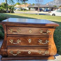 Vintage Chest Of Drawers! 