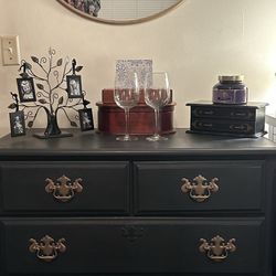 Beautiful Bye Dresser And Mirror 