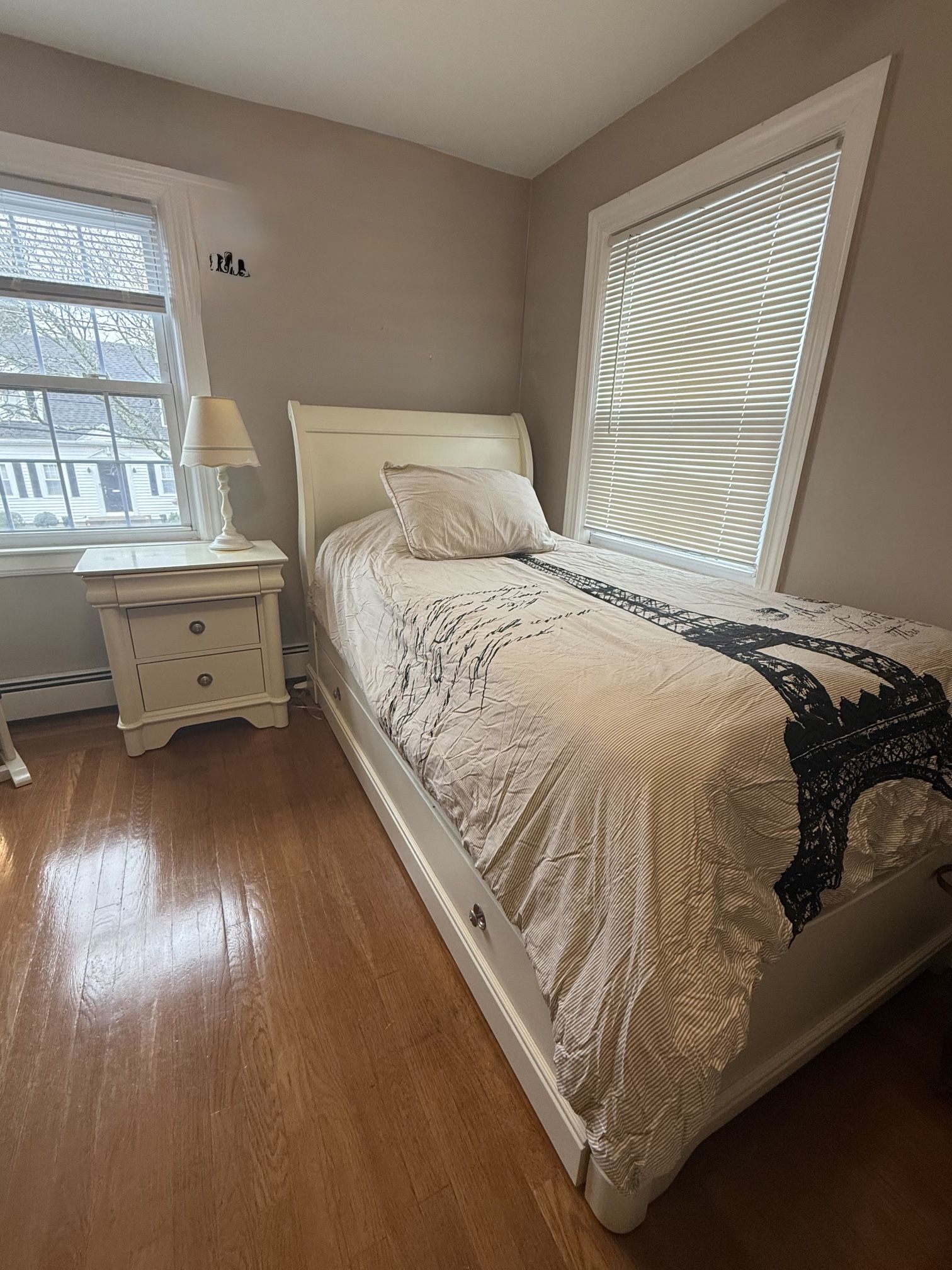 Twin Wood Bedroom Set w/Desk And Mattress