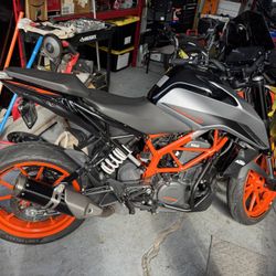 2023 KTM 390 Duke