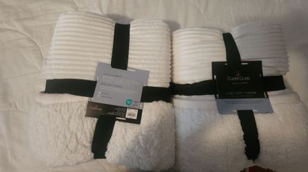 ** NEW Cuddl Duds Cozy Soft Throw Blanket – Reversible Sherpa – Cream/White (2 Available)**