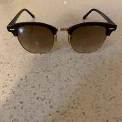 RayBans Clubmasters Tortoise Shell $50 ( SERIOUS BUYERS ONLY) 