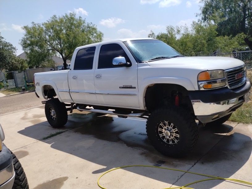 2001 GMC 6in Lift 4x4 2500 Gas