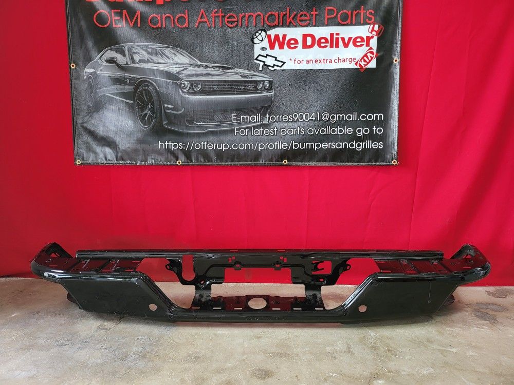 2023 2024 Chevy Colorado Rear Bumper Cover Oem