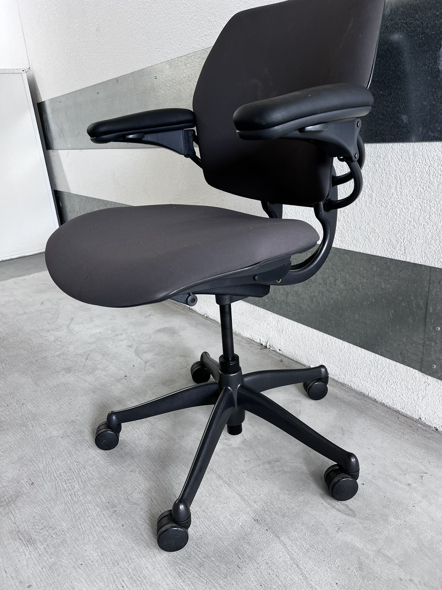 Humanscale Office CHAIR (Last 5 Available)